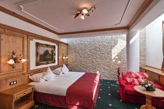 Отель Mercure Sighisoara Binderbubi Hotel & Spa Сигишоара Улучшенный люкс с двуспальной кроватью и диваном-2