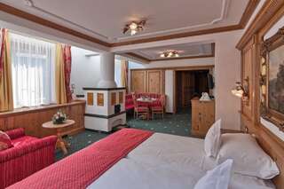 Отель Mercure Sighisoara Binderbubi Hotel & Spa Сигишоара Улучшенный люкс с двуспальной кроватью и диваном-3