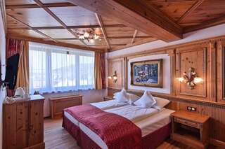 Отель Mercure Sighisoara Binderbubi Hotel & Spa Сигишоара Улучшенный люкс с двуспальной кроватью и диваном-1